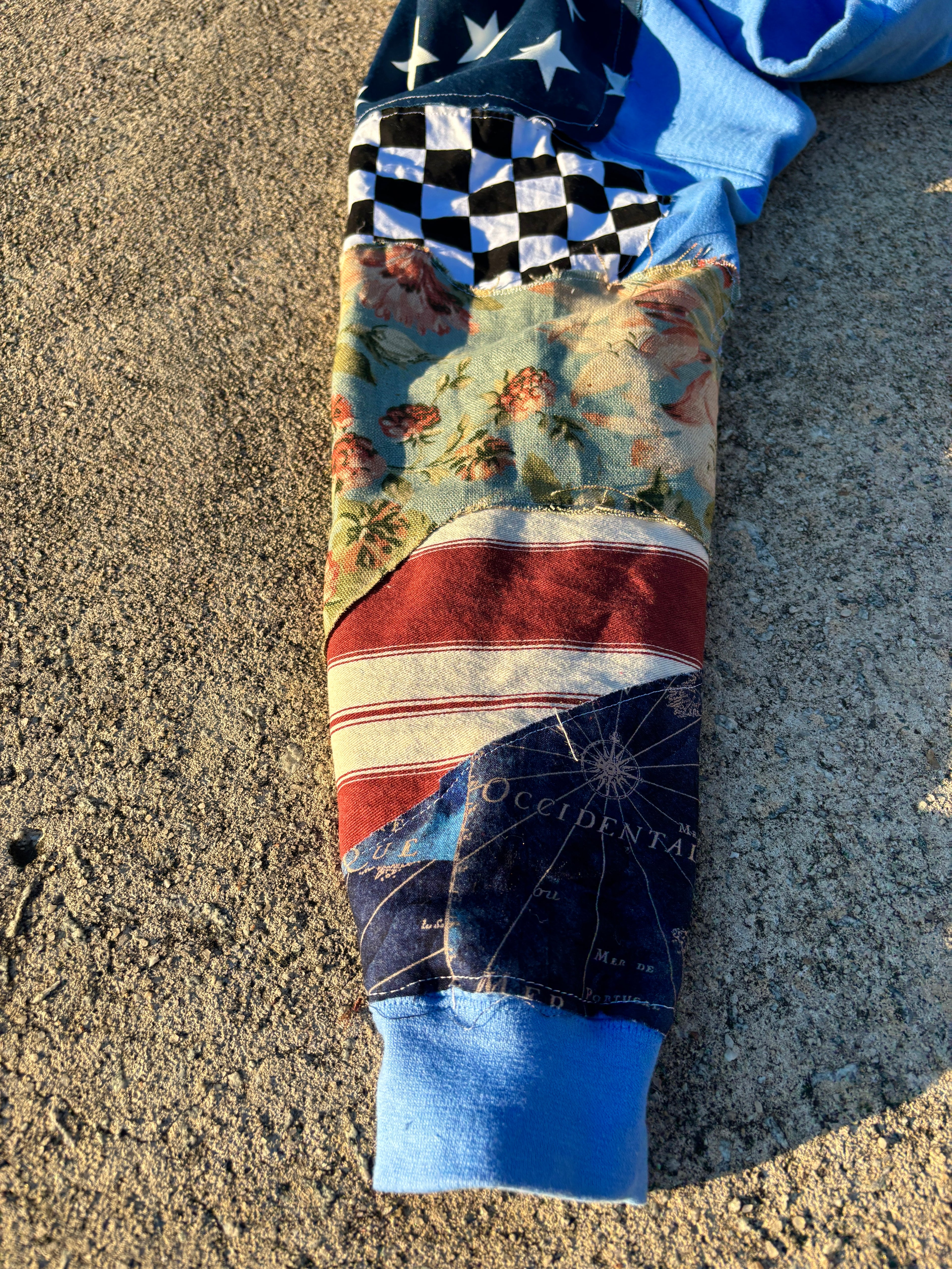 1/1 American Dreamscape hoodie image 3